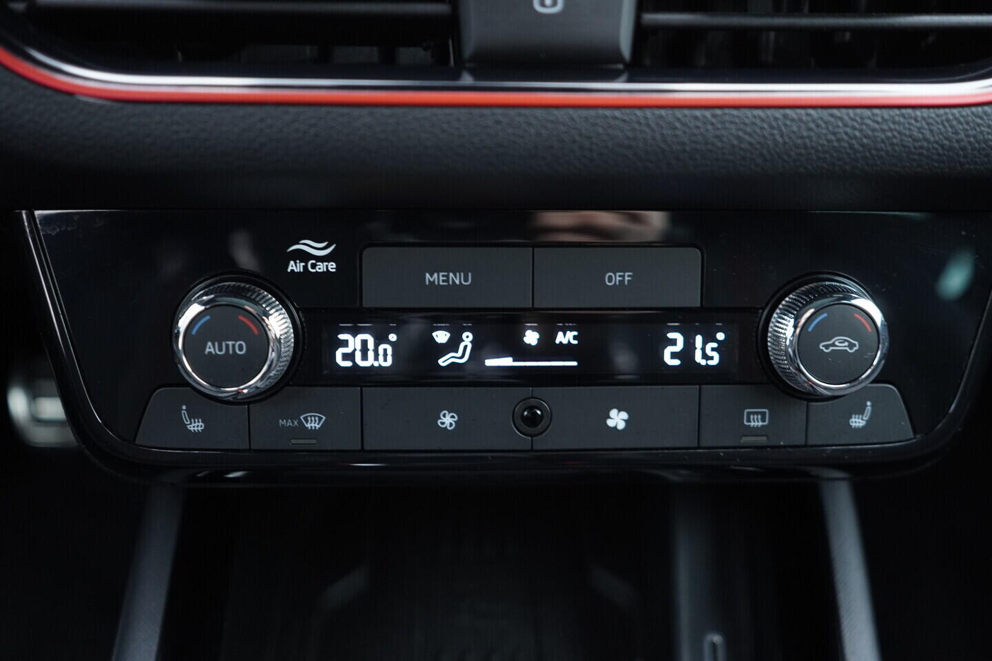 OV190V09854_32.webp_KAMIQ Monte Carlo 1.0 TSI 85 kW manuál, DPH