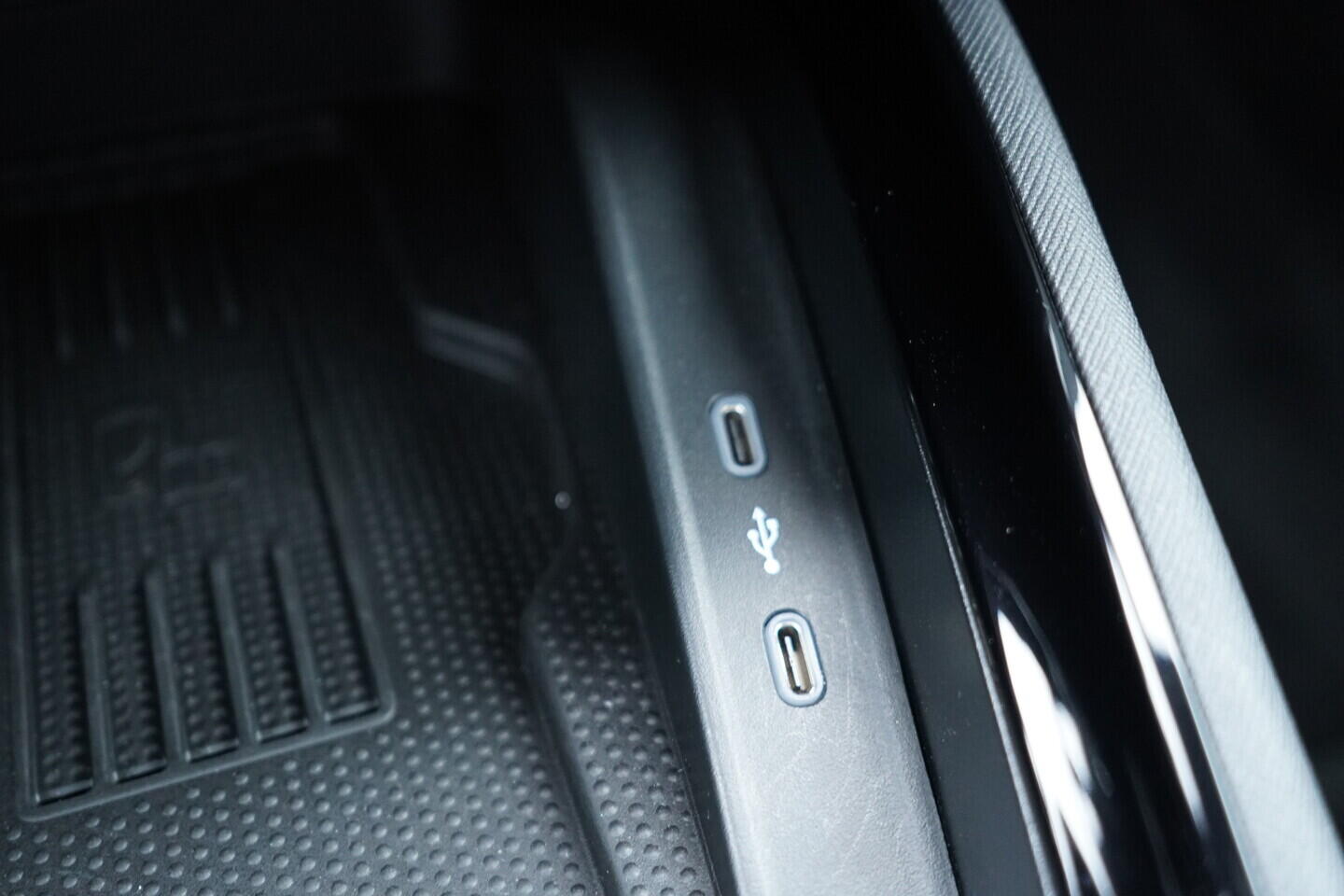 OV190V09854_33.webp_KAMIQ Monte Carlo 1.0 TSI 85 kW manuál, DPH