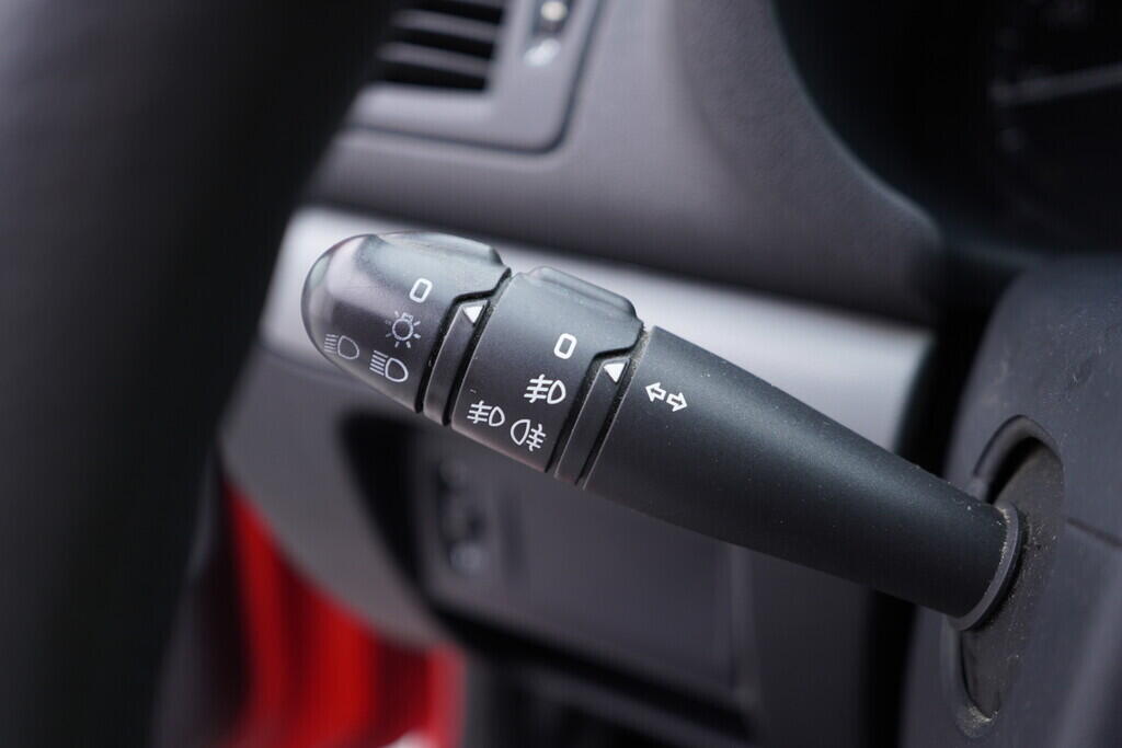 OV190V09861_23.webp_CLIO  1.1 D7F 43 kW manuál