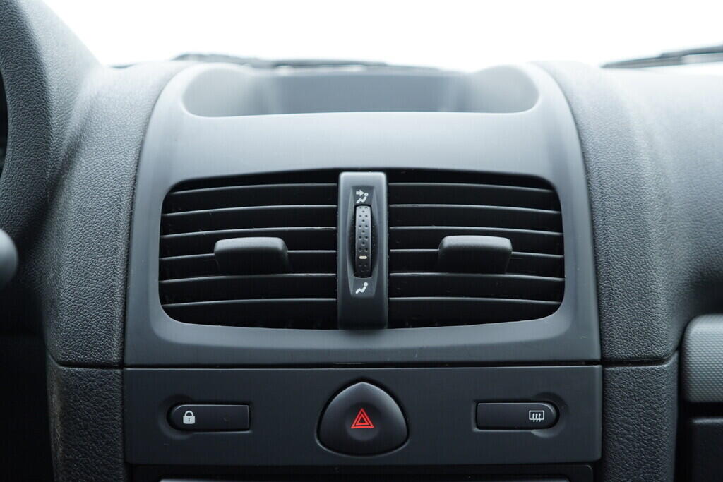 OV190V09861_27.webp_CLIO  1.1 D7F 43 kW manuál