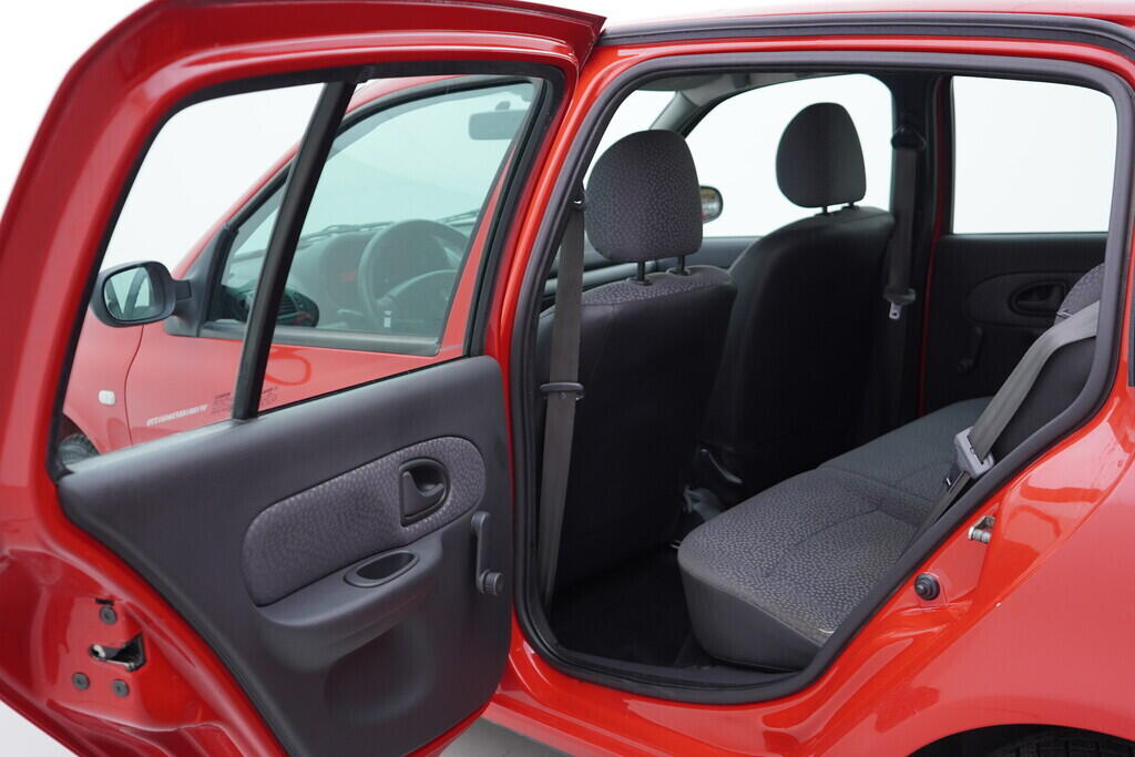 OV190V09861_31.webp_CLIO  1.1 D7F 43 kW manuál