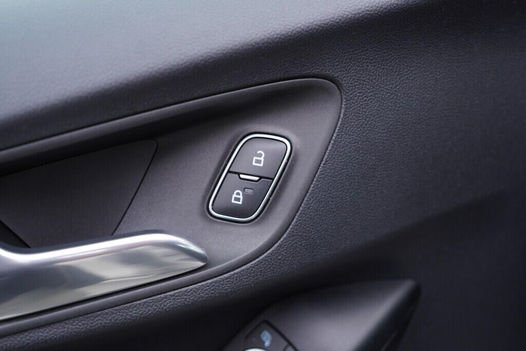 OV190V09882_21.webp_PUMA ST-LINE 1.0  92 kW manuál