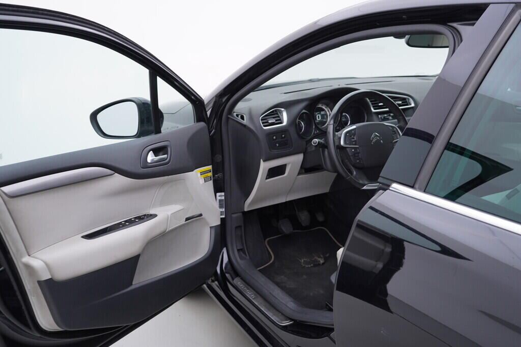 OV190V09893_18.webp_C4 Exclusive  1.6 VTi 88 kW manuál