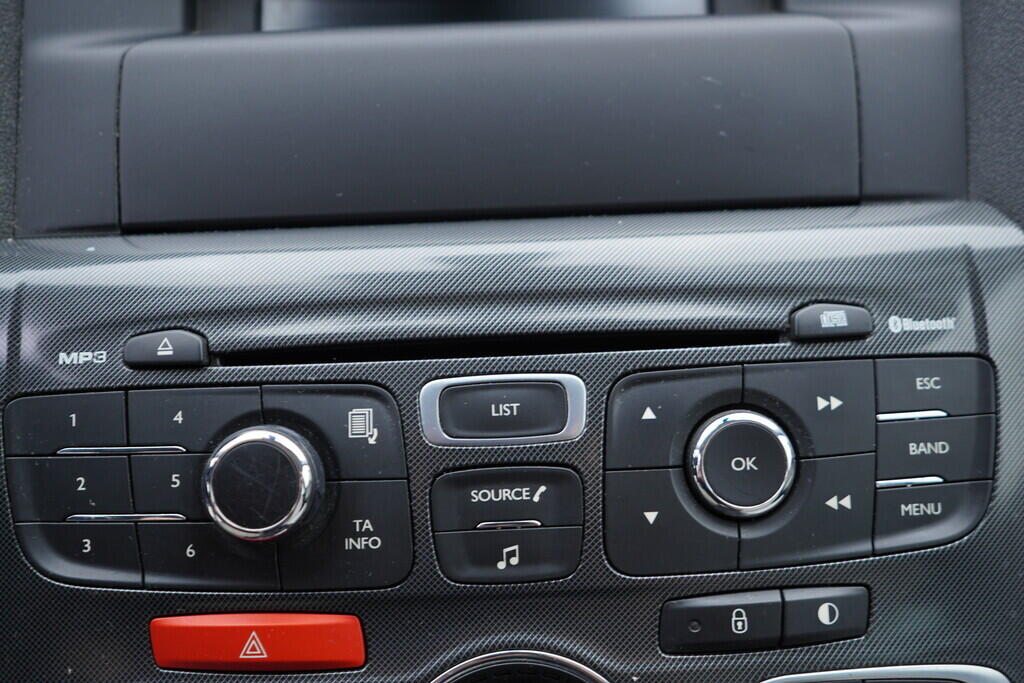 OV190V09893_29.webp_C4 Exclusive  1.6 VTi 88 kW manuál