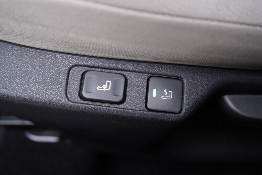 OV190V09893_34.webp_C4 Exclusive  1.6 VTi 88 kW manuál