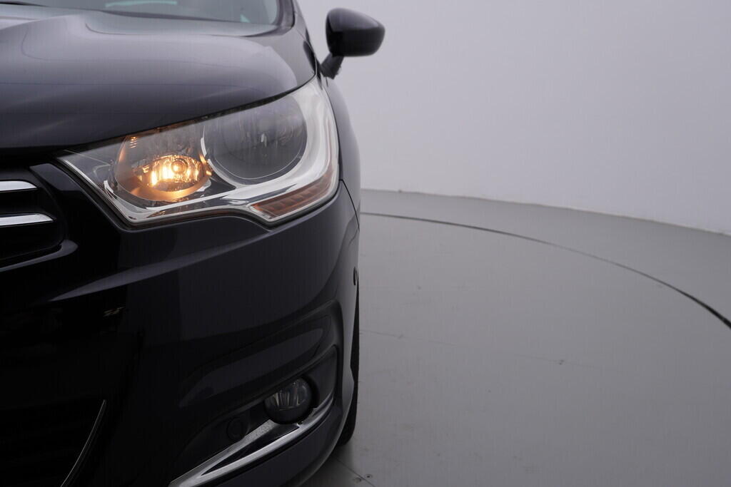 OV190V09893_39.webp_C4 Exclusive  1.6 VTi 88 kW manuál