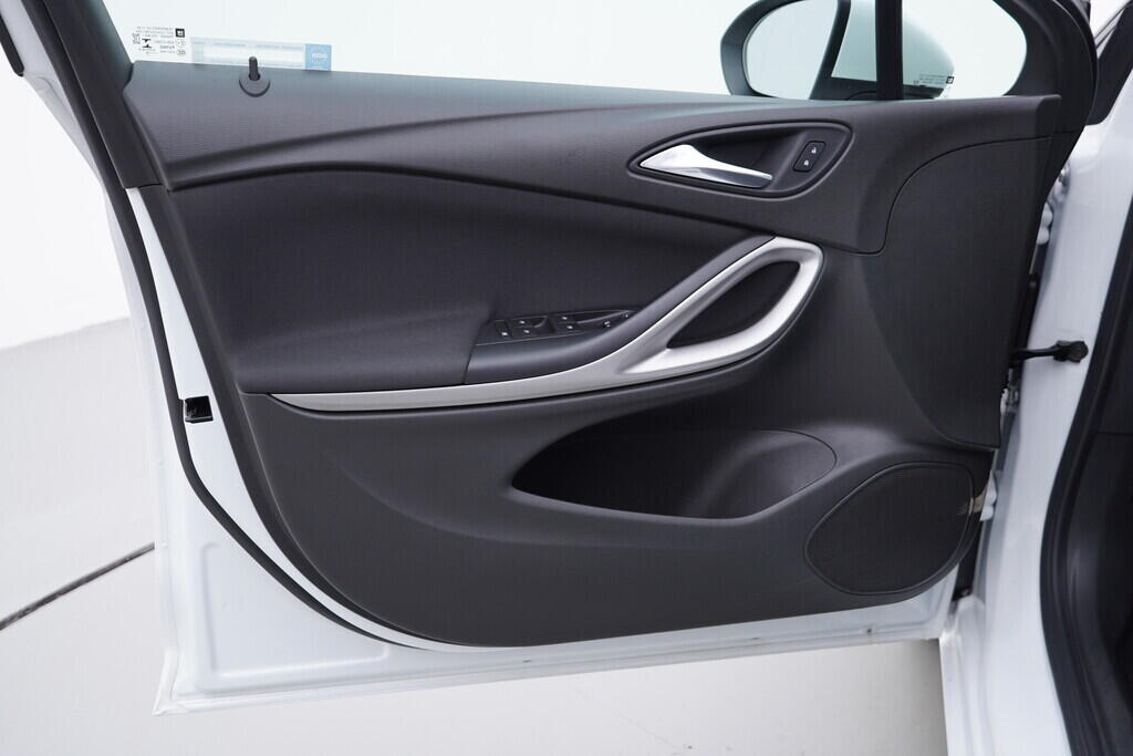 OV190V09895_19.webp_ASTRA Turbo 1.2 LIH 81 kW manuál, DPH