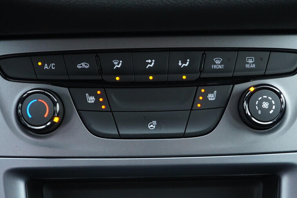 OV190V09895_29.webp_ASTRA Turbo 1.2 LIH 81 kW manuál, DPH