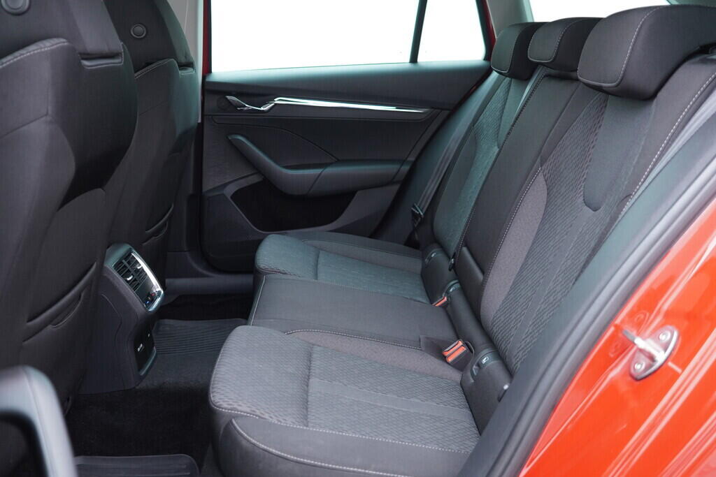 OV190V09898_38.webp_OCTAVIA Style 2.0 TDI 85 kW manuál, DPH