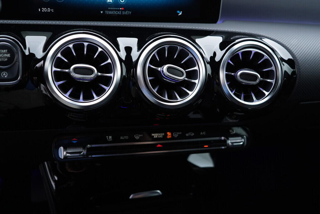 OV190V09914_43.webp_CLA  2.0 250 165 kW automat