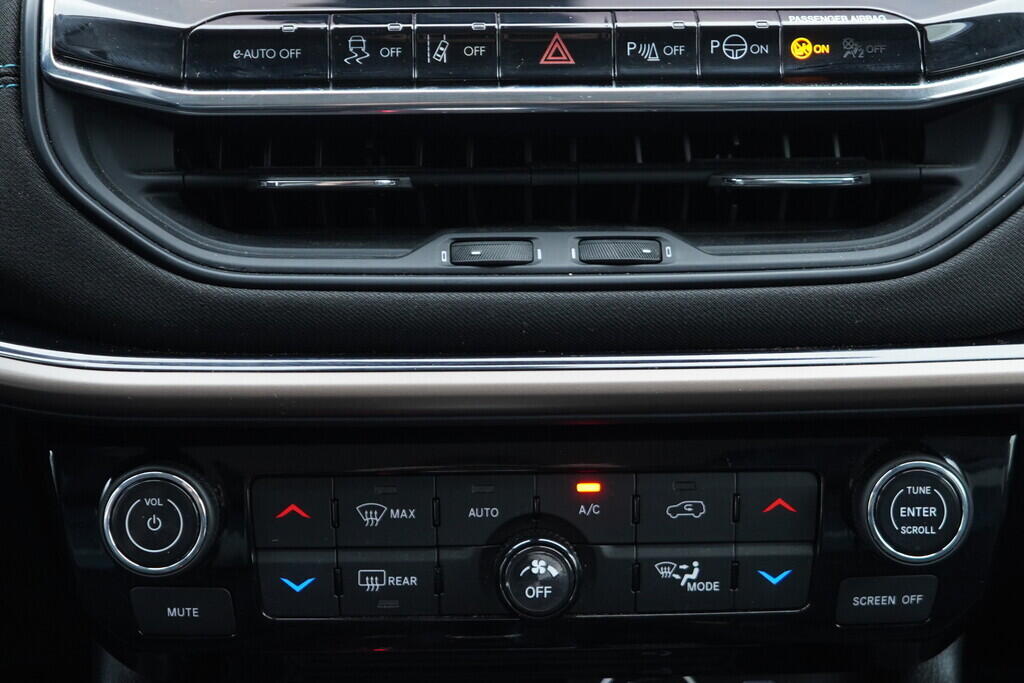 OV190V09916_33.webp_COMPASS  1.5 hybrid 96 kW automat