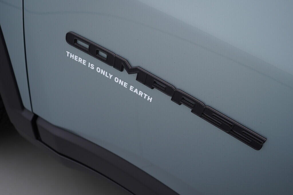 OV190V09916_42.webp_COMPASS  1.5 hybrid 96 kW automat