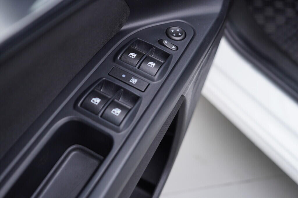 OV190V09917_20.webp_TIPO Firefly 1.0  73 kW manuál, DPH