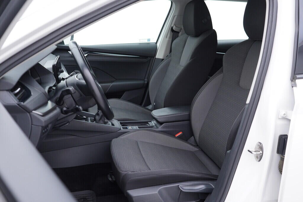 OV190V09919_22.webp_OCTAVIA Ambition 2.0 TDI 85 kW manuál, DPH