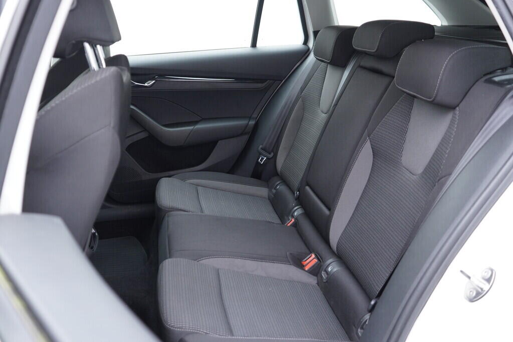 OV190V09919_38.webp_OCTAVIA Ambition 2.0 TDI 85 kW manuál, DPH