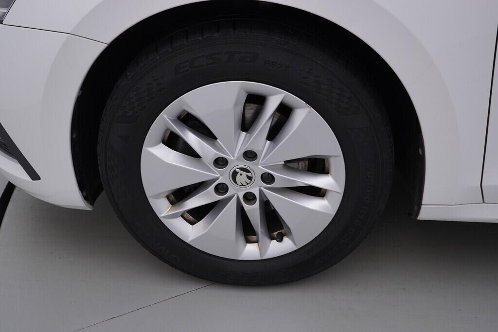 OV190V09919_43.webp_OCTAVIA Ambition 2.0 TDI 85 kW manuál, DPH