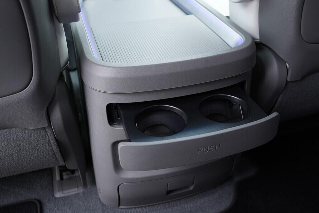 OV190V09924_37.webp_STARIA Luxury 2.2 CRDi 130 kW automat, DPH