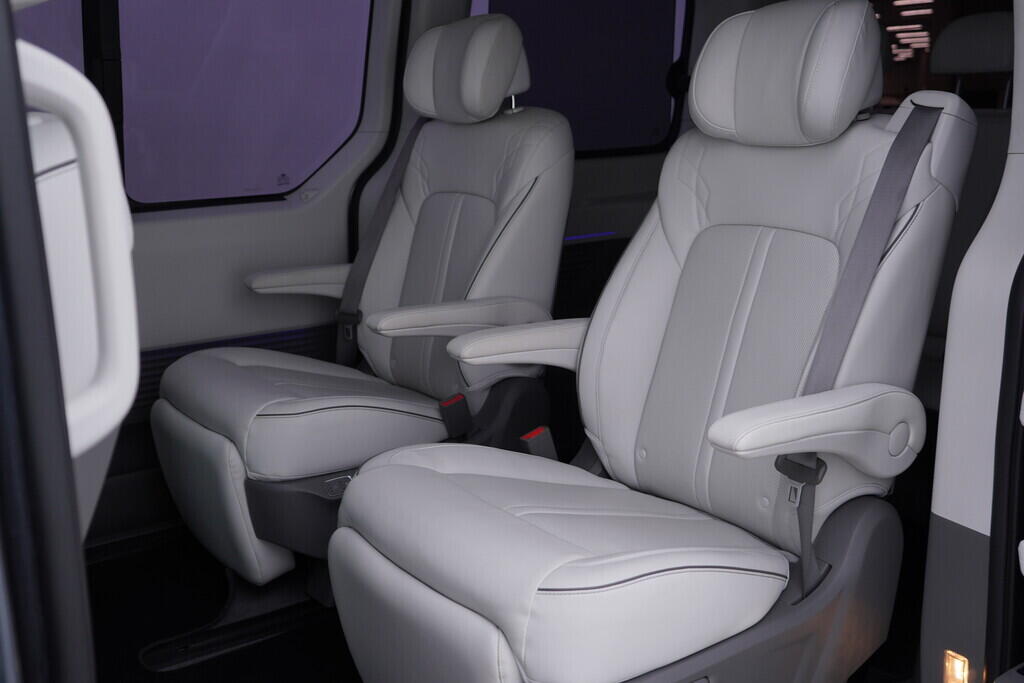 OV190V09924_44.webp_STARIA Luxury 2.2 CRDi 130 kW automat, DPH