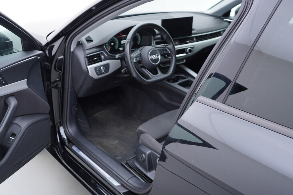 OV190V09926_18.webp_A4 AVANT  2.0 TDI 120 kW automat