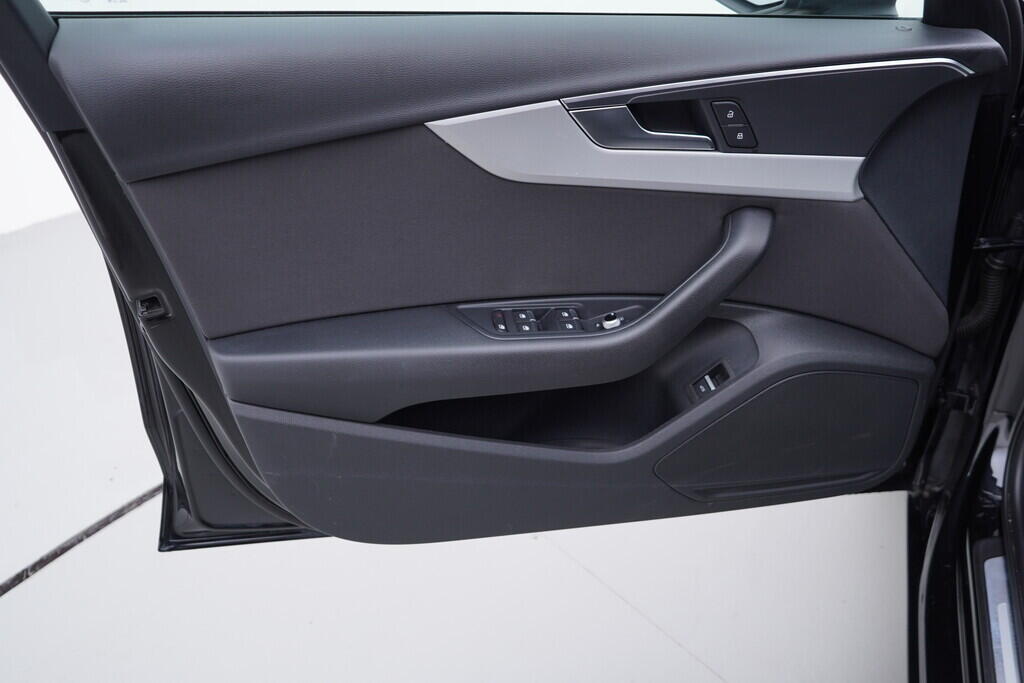 OV190V09926_19.webp_A4 AVANT  2.0 TDI 120 kW automat