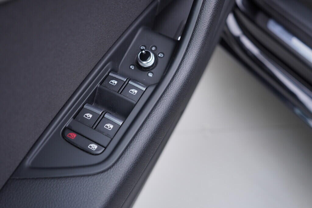 OV190V09926_20.webp_A4 AVANT  2.0 TDI 120 kW automat