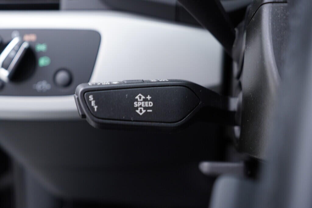 OV190V09926_24.webp_A4 AVANT  2.0 TDI 120 kW automat