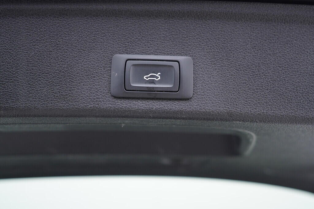 OV190V09926_38.webp_A4 AVANT  2.0 TDI 120 kW automat