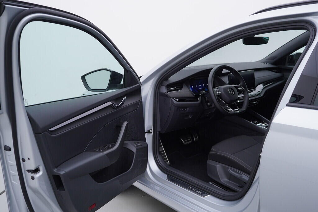 OV190V09929_18.webp_OCTAVIA SportLine 2.0 TDI 110 kW automat, DPH