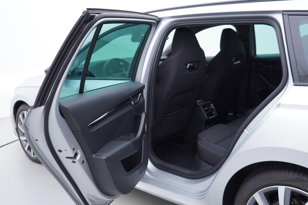 OV190V09929_36.webp_OCTAVIA SportLine 2.0 TDI 110 kW automat, DPH