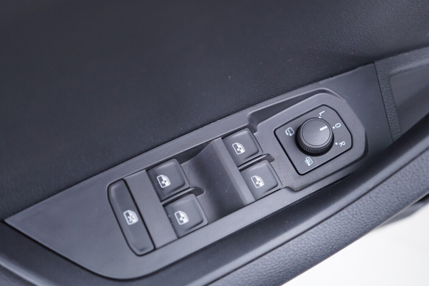 OV190V09932_20.webp_KAROQ Selection 1.5 TSI 110 kW automat, DPH