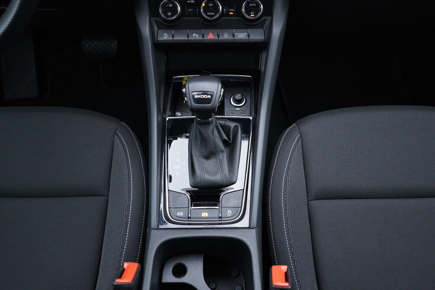 OV190V09932_32.webp_KAROQ Selection 1.5 TSI 110 kW automat, DPH