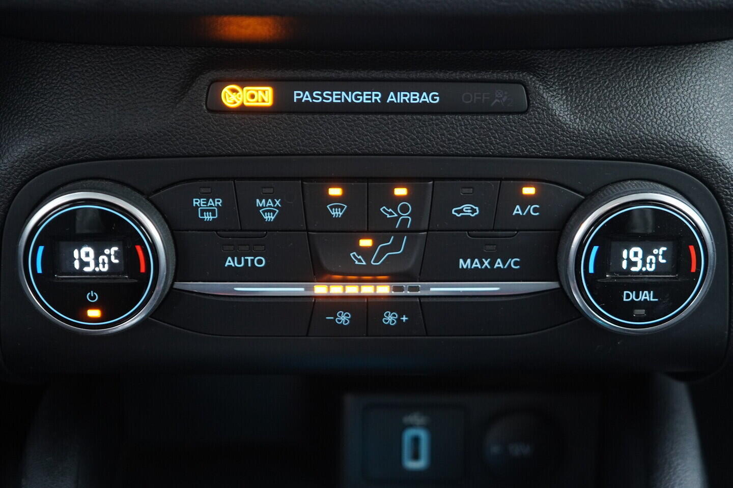 OV190V09933_30.webp_FOCUS Titanium 2.0  110 kW automat, DPH