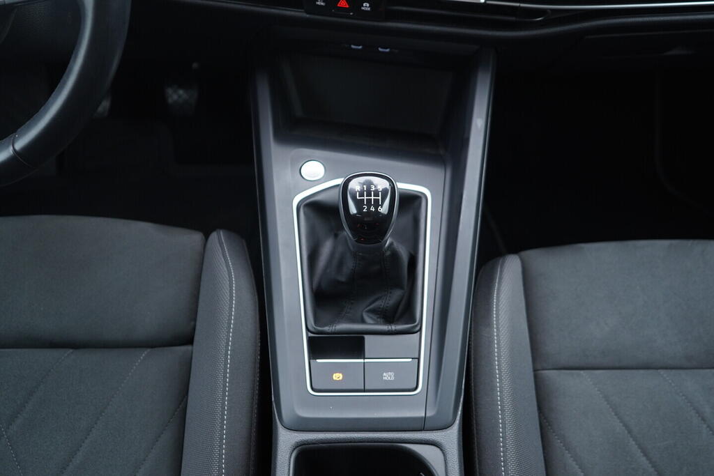 OV190V09937_34.webp_GOLF Style 1.5 TSI 110 kW manuál