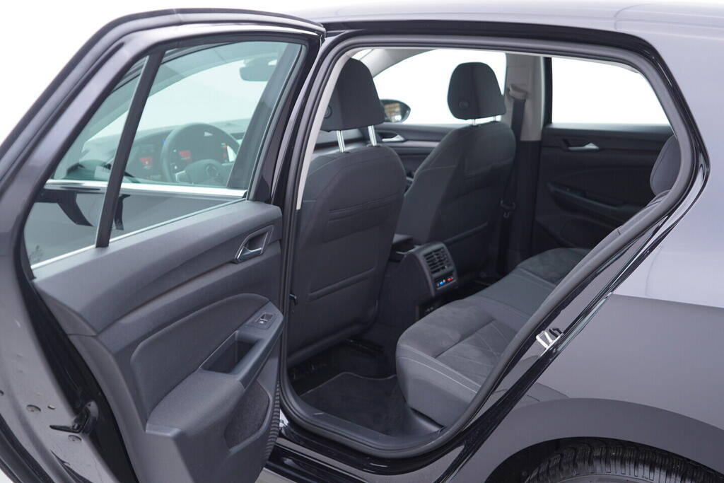 OV190V09937_35.webp_GOLF Style 1.5 TSI 110 kW manuál