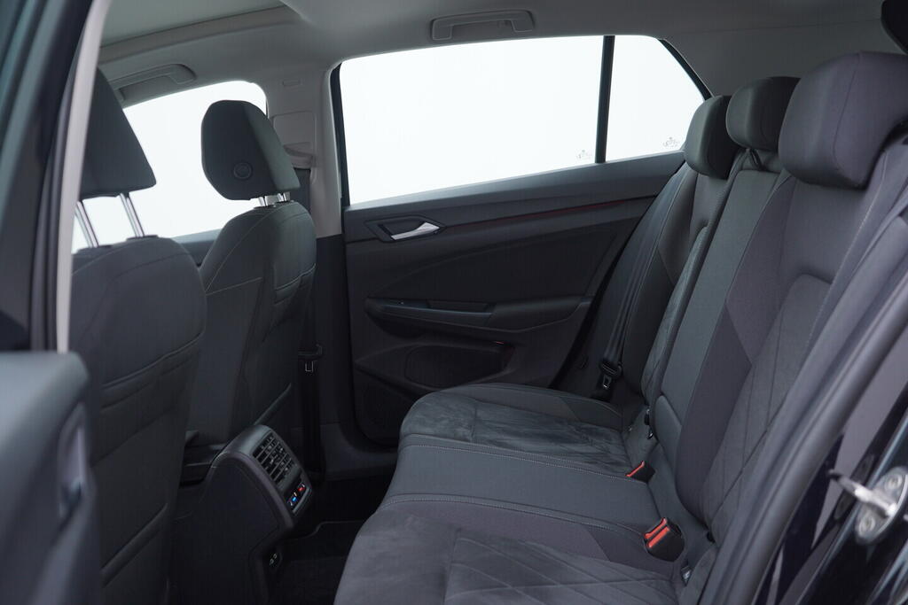 OV190V09937_37.webp_GOLF Style 1.5 TSI 110 kW manuál