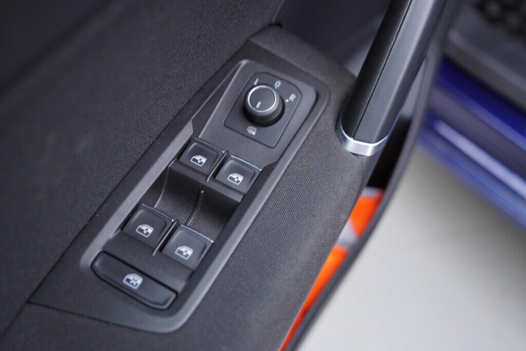 OV190V09942_20.webp_TOURAN Highline  1.5 TSI 110 kW manuál, DPH