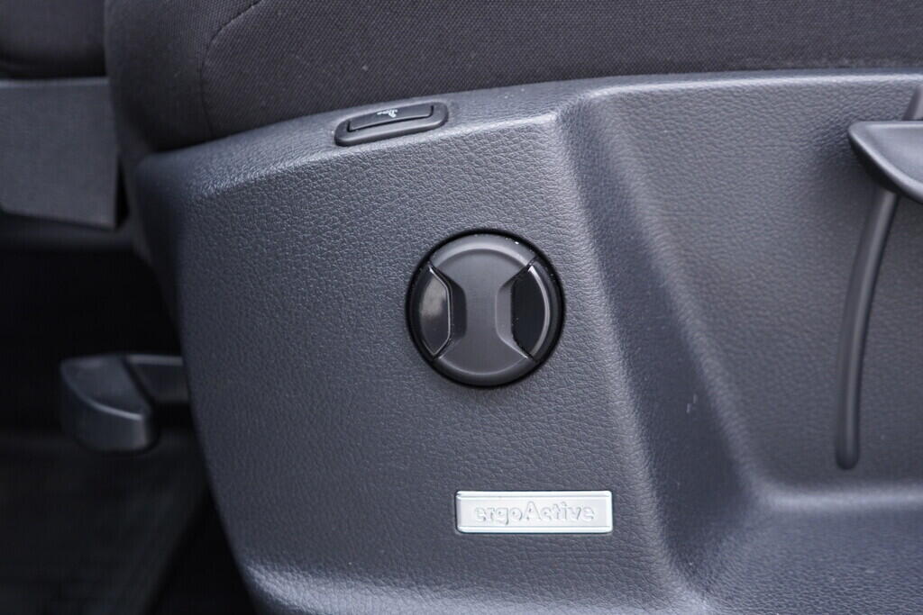 OV190V09942_21.webp_TOURAN Highline  1.5 TSI 110 kW manuál, DPH