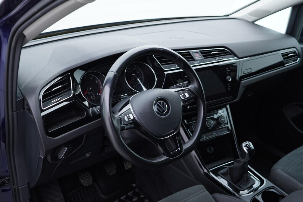 OV190V09942_22.webp_TOURAN Highline  1.5 TSI 110 kW manuál, DPH