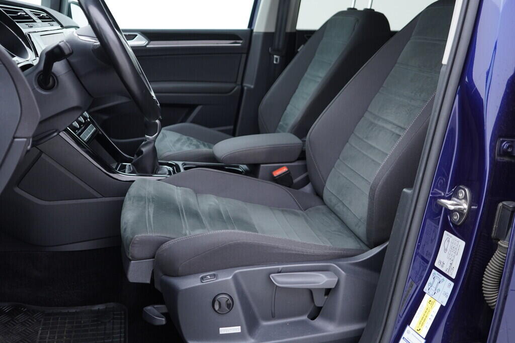 OV190V09942_23.webp_TOURAN Highline  1.5 TSI 110 kW manuál, DPH