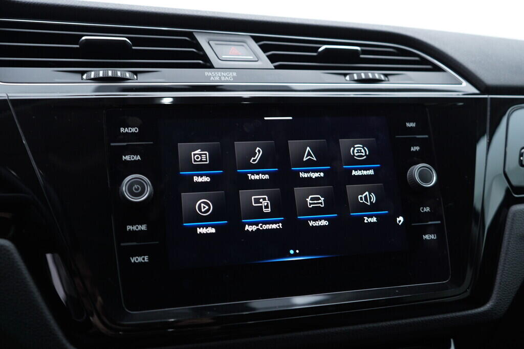 OV190V09942_28.webp_TOURAN Highline  1.5 TSI 110 kW manuál, DPH