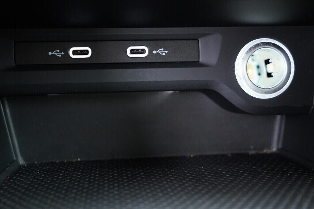 OV190V09942_33.webp_TOURAN Highline  1.5 TSI 110 kW manuál, DPH