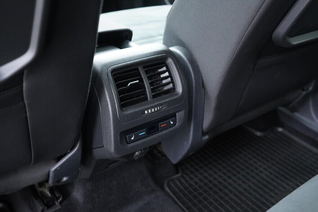 OV190V09942_36.webp_TOURAN Highline  1.5 TSI 110 kW manuál, DPH