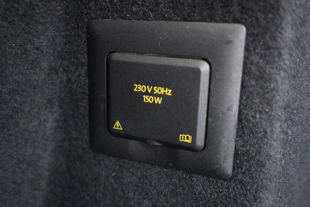 OV190V09942_39.webp_TOURAN Highline  1.5 TSI 110 kW manuál, DPH