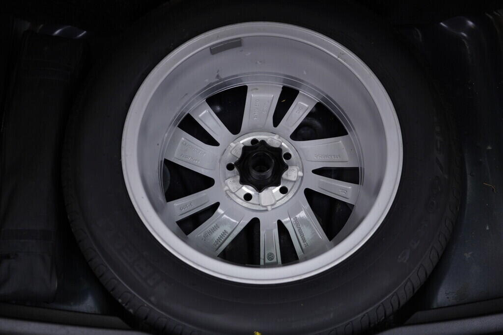 OV190V09942_40.webp_TOURAN Highline  1.5 TSI 110 kW manuál, DPH