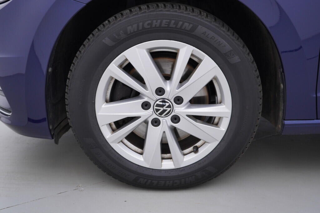 OV190V09942_41.webp_TOURAN Highline  1.5 TSI 110 kW manuál, DPH