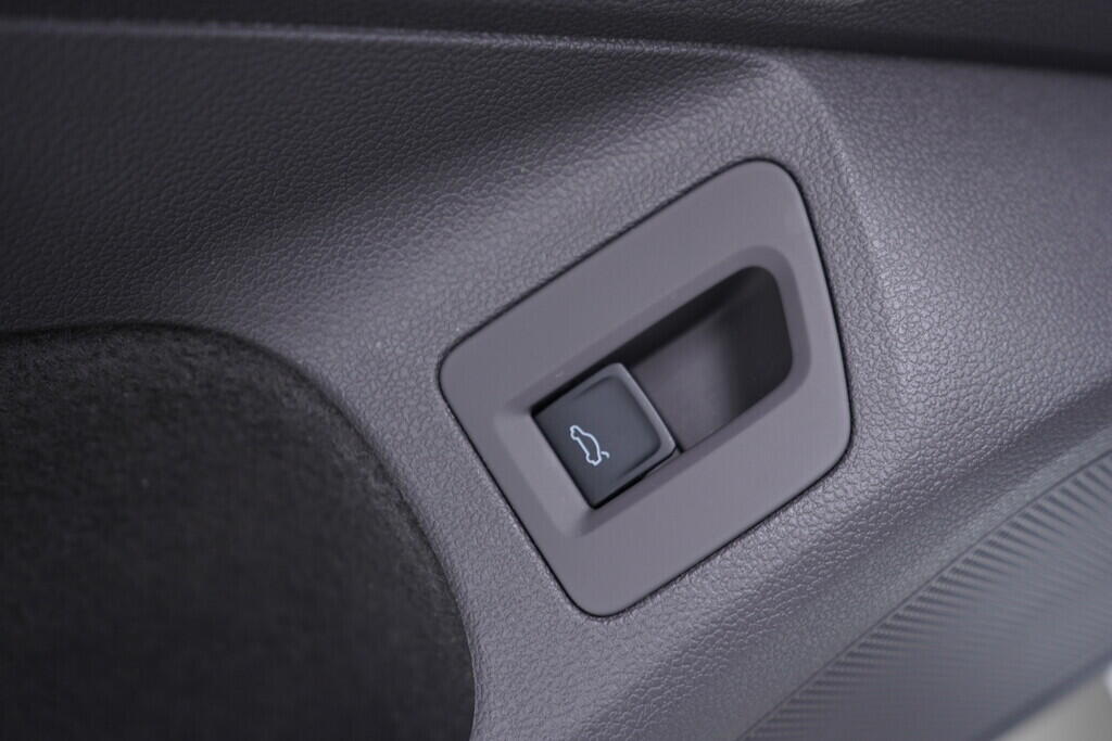 OV190V09943_22.webp_ARTEON Elegance 2.0 TDI 110 kW manuál, DPH