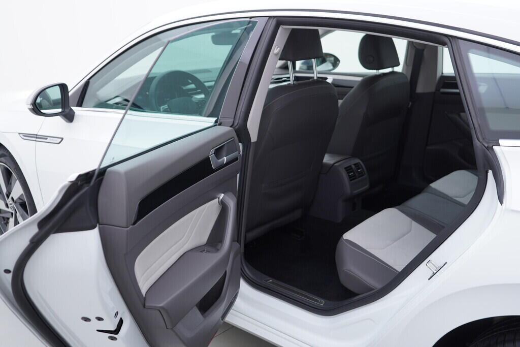 OV190V09943_37.webp_ARTEON Elegance 2.0 TDI 110 kW manuál, DPH