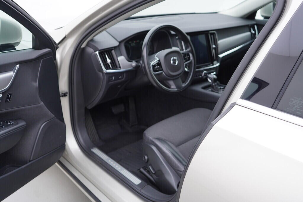 OV190V09944_18.webp_V90 Momentum 2.0 D4 140 kW automat