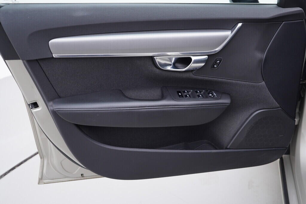 OV190V09944_19.webp_V90 Momentum 2.0 D4 140 kW automat