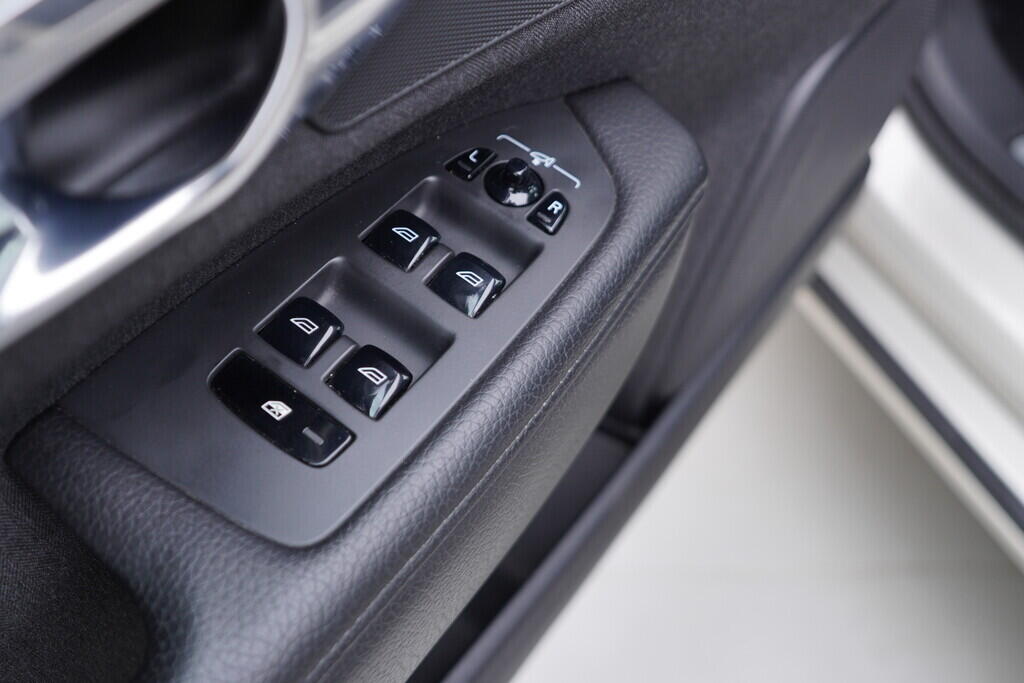 OV190V09944_20.webp_V90 Momentum 2.0 D4 140 kW automat